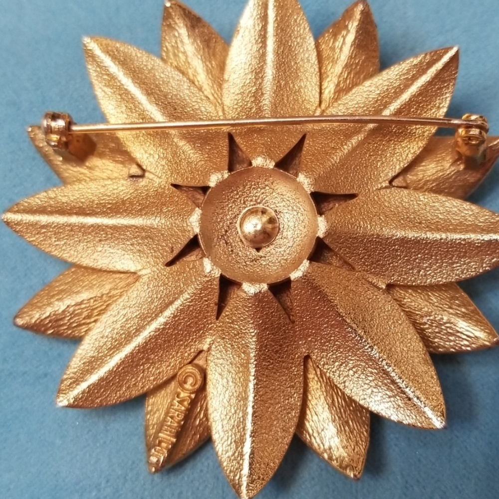 Brooch - Picture 2 of 2